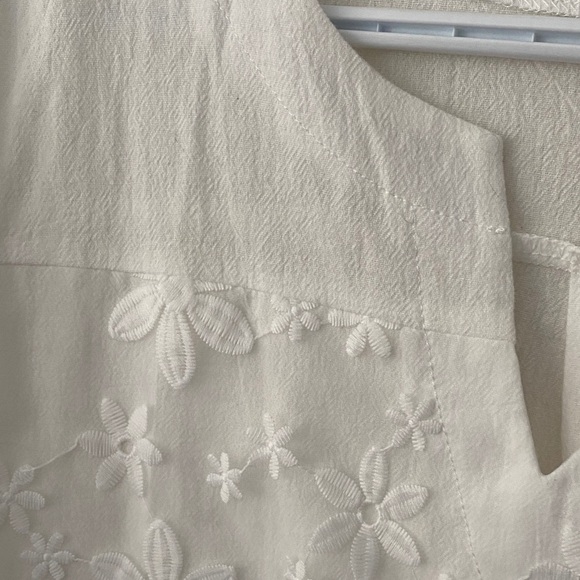 White Floral lace Women's Top - Picture 2 of 6